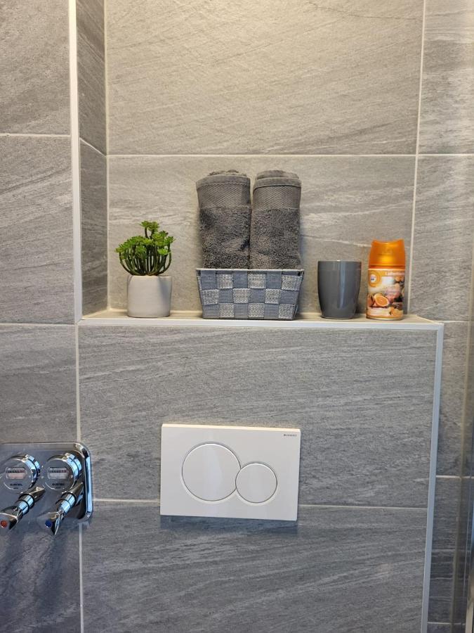 A Comfortable And Modern Newly Renovated MHG